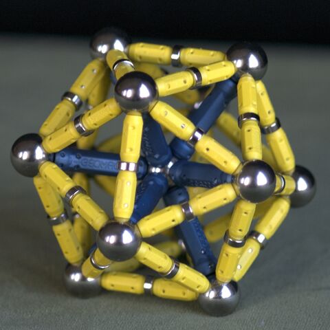 File:Starburst icosahedron at scale 1.jpg