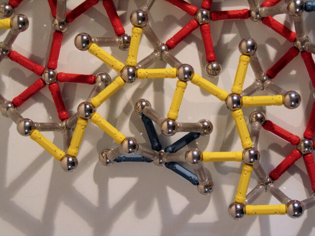 File:Penrose C4 partial c.jpg