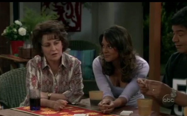 File:Ep 4x21 - Linda at backyard cookout.png
