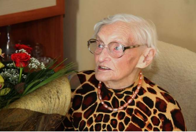 File:Józefa Bąk 1905-2014; 105a.png