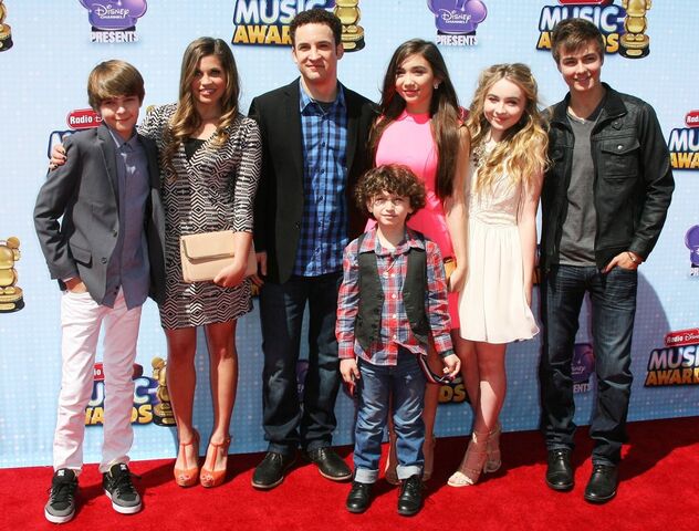 File:Cast.jpg