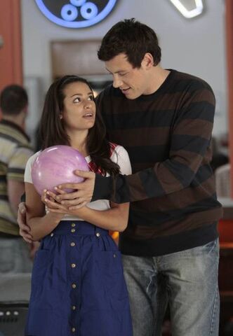 File:Finn-rachel-bowling.jpg