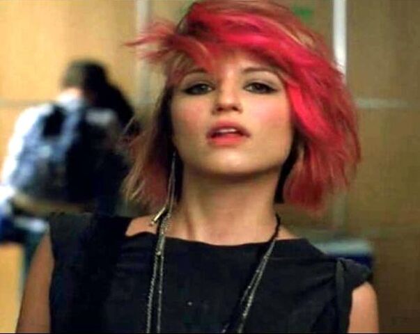 File:Quinn's red dye hair.jpg