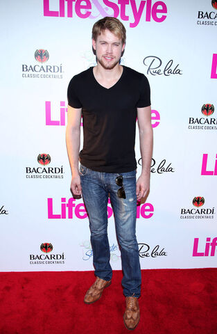 File:ChordOverstreetRedcarpet.jpg