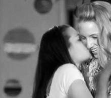 File:Quinn and rachel kis.jpg