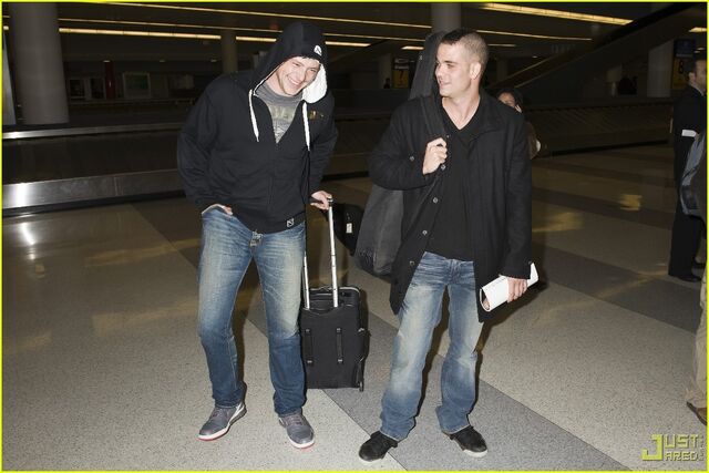 File:Cory-and-Mark-at-JFK-glee-9293058-1222-815.jpg