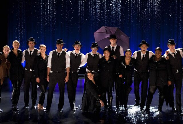 File:Cast-shot-from-Singing-In-the-Rain-Umbrella-performance-The-Substitute-glee-20519089-2560-1738.jpg