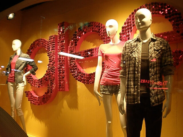 File:Glee macy's clothes 3.jpg