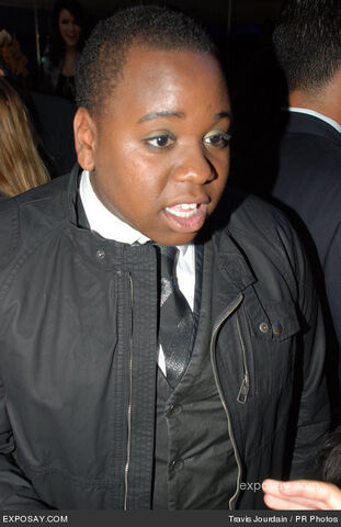 File:Alex-newell-glee-project-special-evening-fALsNY.jpg