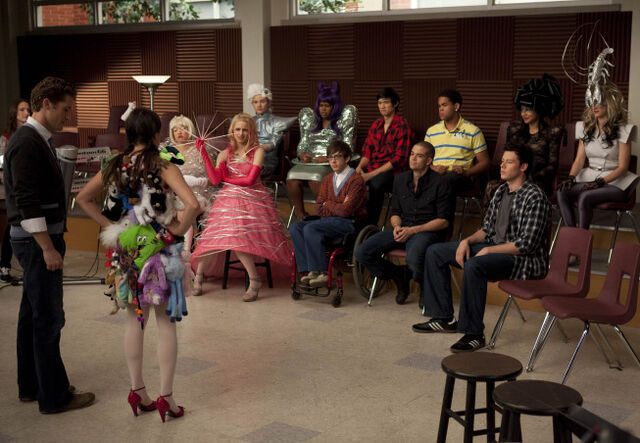 File:Glee-theatricality.jpg
