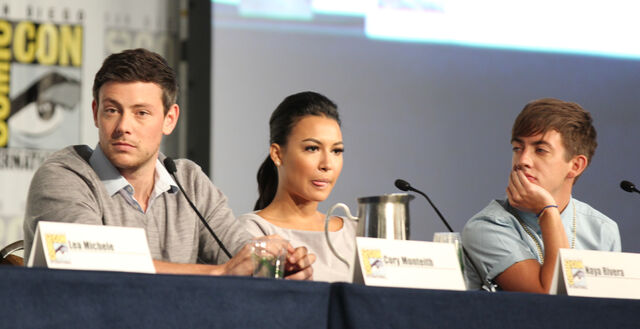 File:Glee panel-21.jpg