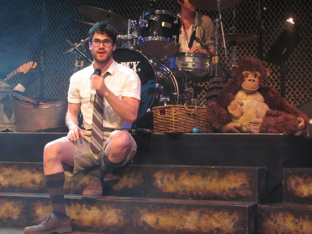 File:Darrenlookinghotonstarkidtour.jpg
