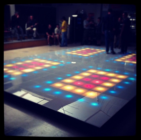 File:Filming-episode-16-Saturday-Night-Glee-ver-glee-29335785-500-498.png