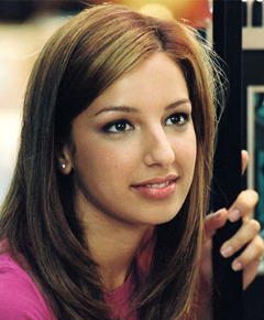 File:Vanessa-lengies-1-sized.jpg