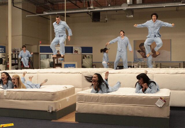 File:Jump glee.jpg