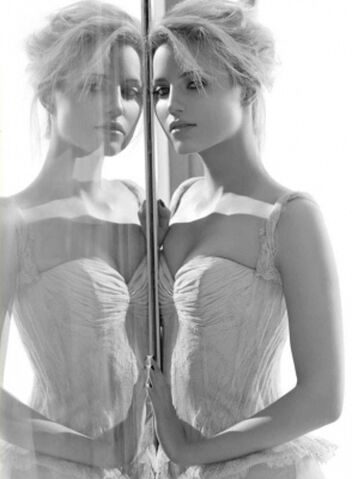 File:Beautiful dianna.jpg