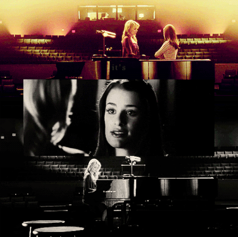 File:Tumblr lk312rj1Rl1qejlg8o1 r2 500.gif