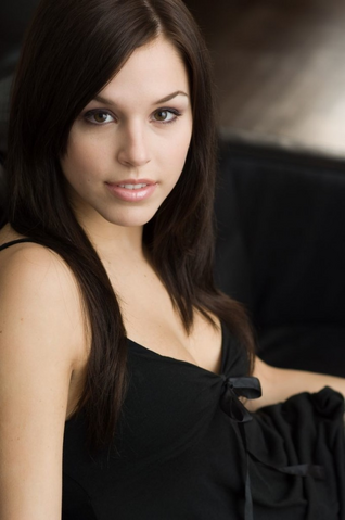 File:Elise gatien.png
