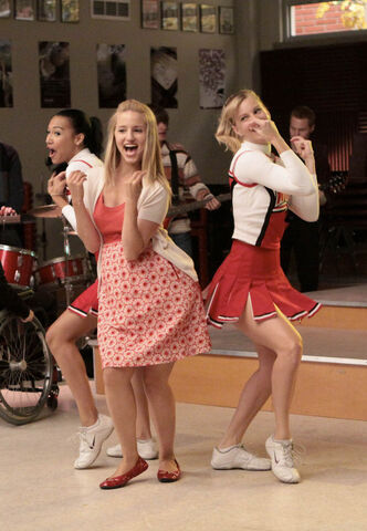 File:Quinn-and-the-cheerios.jpg