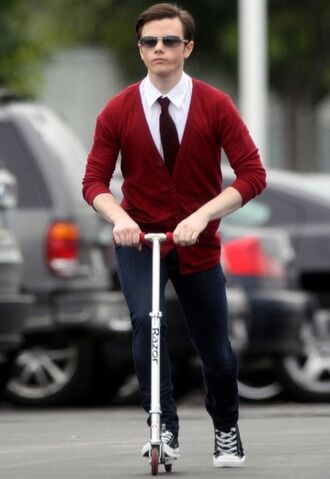 File:Chris-Colfer-On-Set-February-9th-glee-10362317-419-608.jpg