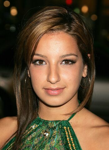 File:VanessaLengies.jpg