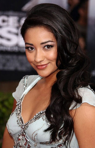 File:Shay-mitchell-hairstyle-16.jpg