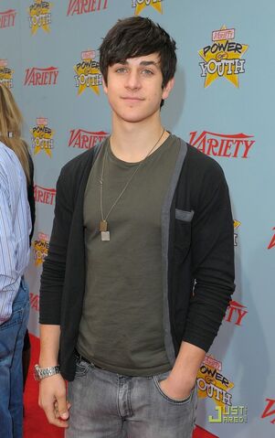 File:CharlieHolden.jpg
