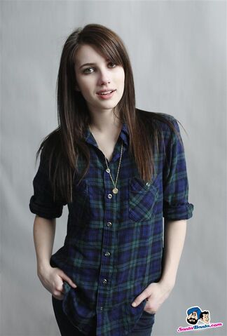 File:Emma-roberts-21-a.jpg