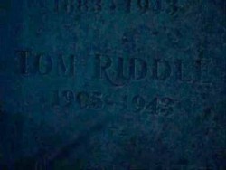 Tom Riddle Sr. grave.jpg