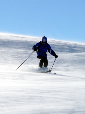 File:Skiing.jpg