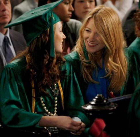 File:Blair-and-Serena-Graduation--Giovanni-Ruffino-776709.jpg