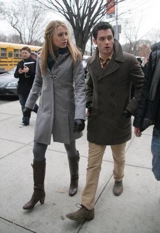 File:Serena-and-dan-on-the-move 558x810.jpg