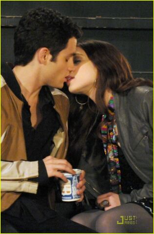 Archivo:Dan-and-Georgina-gossip-girl-23131031-805-1222.jpg
