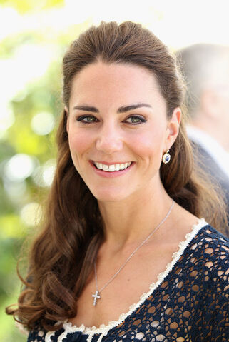 Fichier:Kate+Middleton+Reception+Mark+Launch+Tusk+pX2cMK5CHDtl.jpg