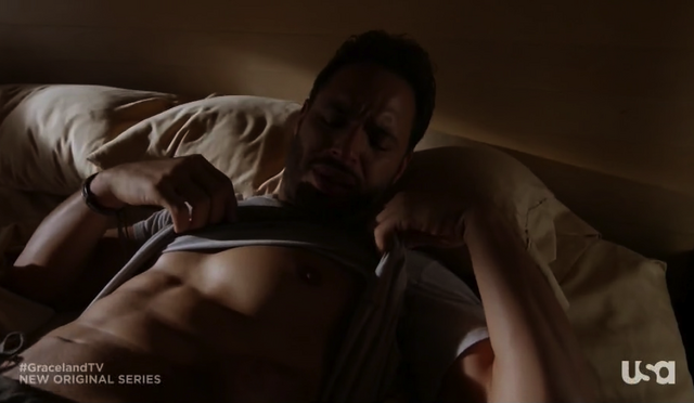 File:1x09-BriggsInjury.png