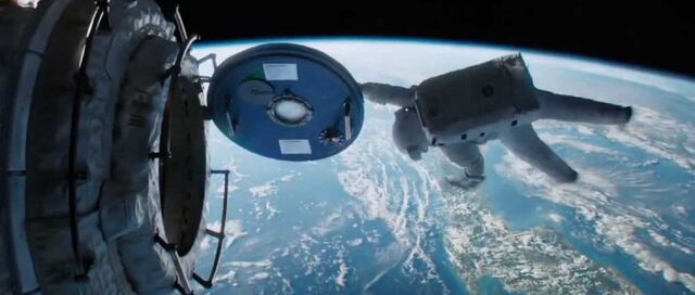 File:Gravity-Sandra-Bullock-airlock.jpg