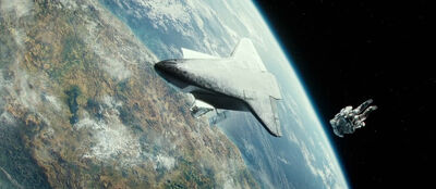 Gravity-movie-2013-trailer-screenshot-explorer-shuttle
