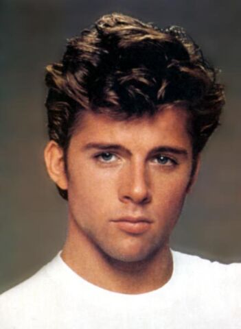 File:Michael-Photoshoot-grease-2-15811858-439-600.jpg