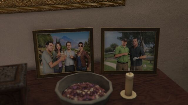 File:MichaelPhotos-GTAV.jpg