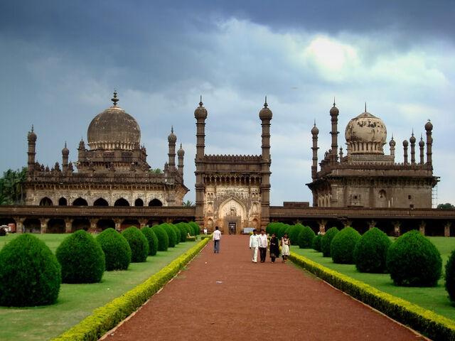 File:Ibrahim.roza.bijapur.jpg