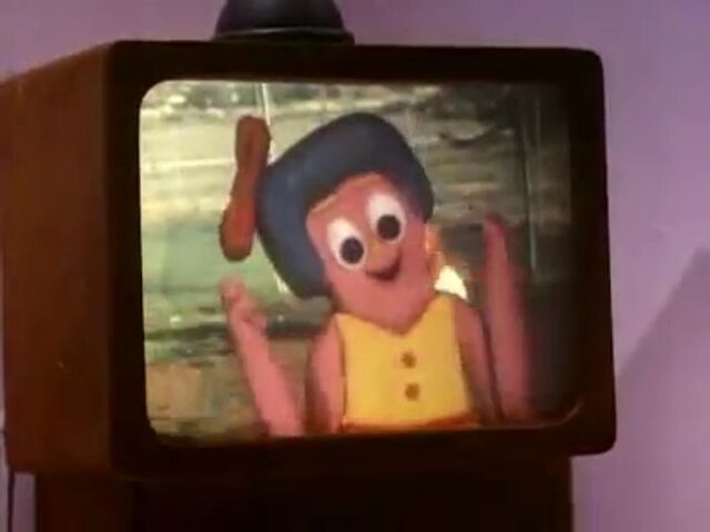 File:Minga in the TV.jpg