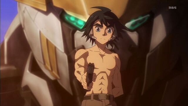File:Mikazuki aims gun at Crank Zent.jpg