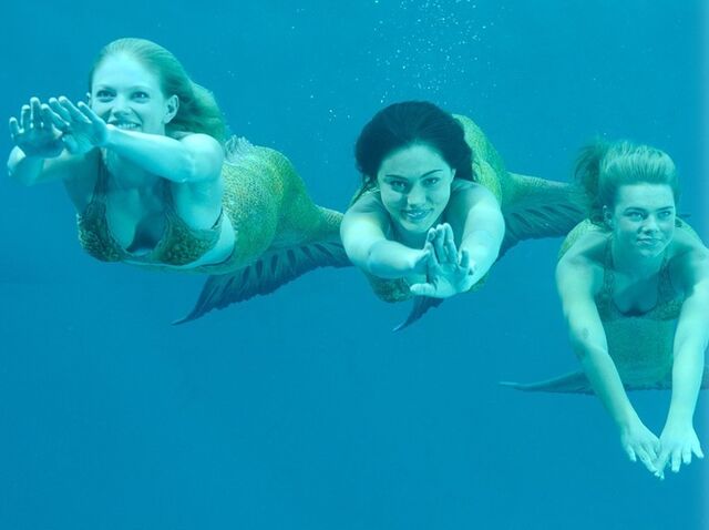 File:Phoebe-Cariba-and-Indiana-cariba-heine-and-phoebe-tonkin-10141442-791-591.jpg