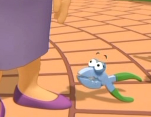 Squeeze in front of Mayor Rosa's feet