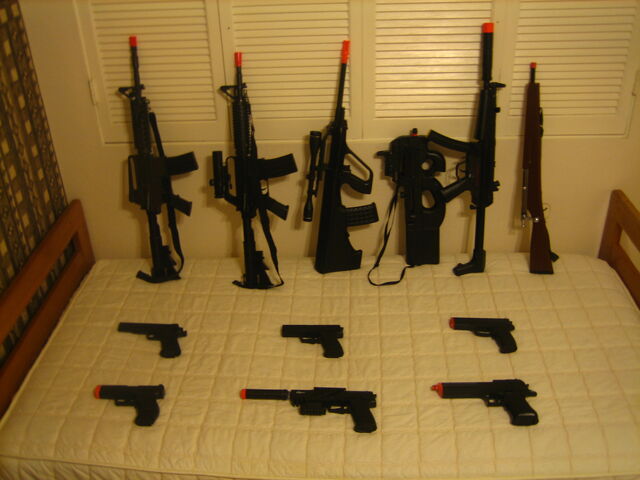 File:Blemo's Airsoft Guns.jpg