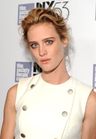 File:MackenzieDavis.jpg