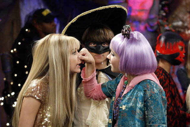File:Miley-Lilly-pics-miley-and-lily-9841713-780-520.jpg