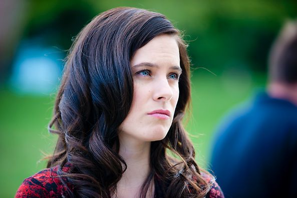 File:1x01 AlanaBloom.jpg