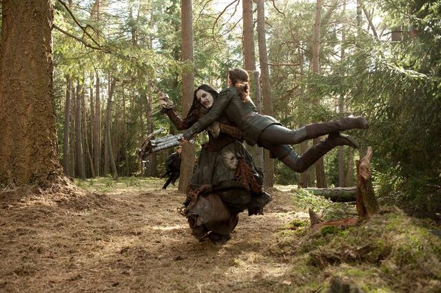 File:Gretel attacks Tall Witch.jpg