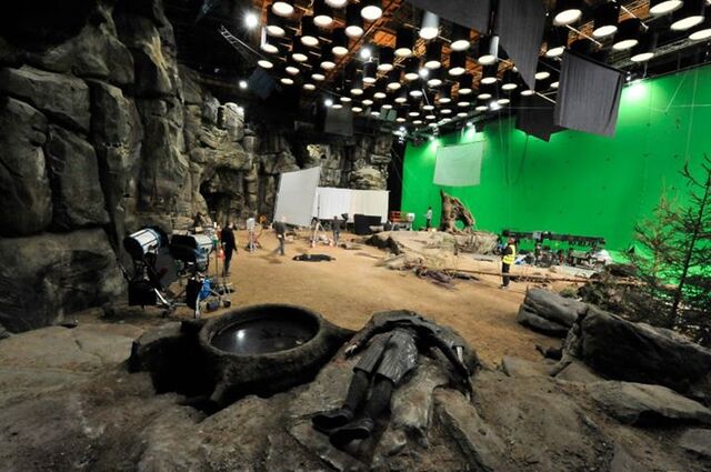 File:Behind the scenes 2.jpg